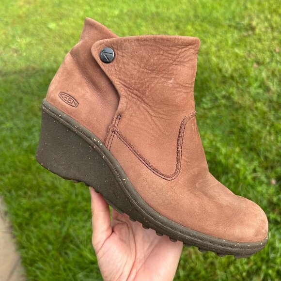 Keen Akita Brown Suede Leather Ankle Booties Wedge Heel Boots Size 6 - Picture 1 of 7